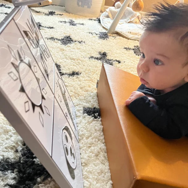 Baby 2024 mirror floor